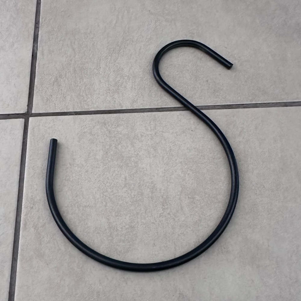 10 Black S-Shaped Hook for so many uses. Jeans belt loop, belts, scarves, tools…